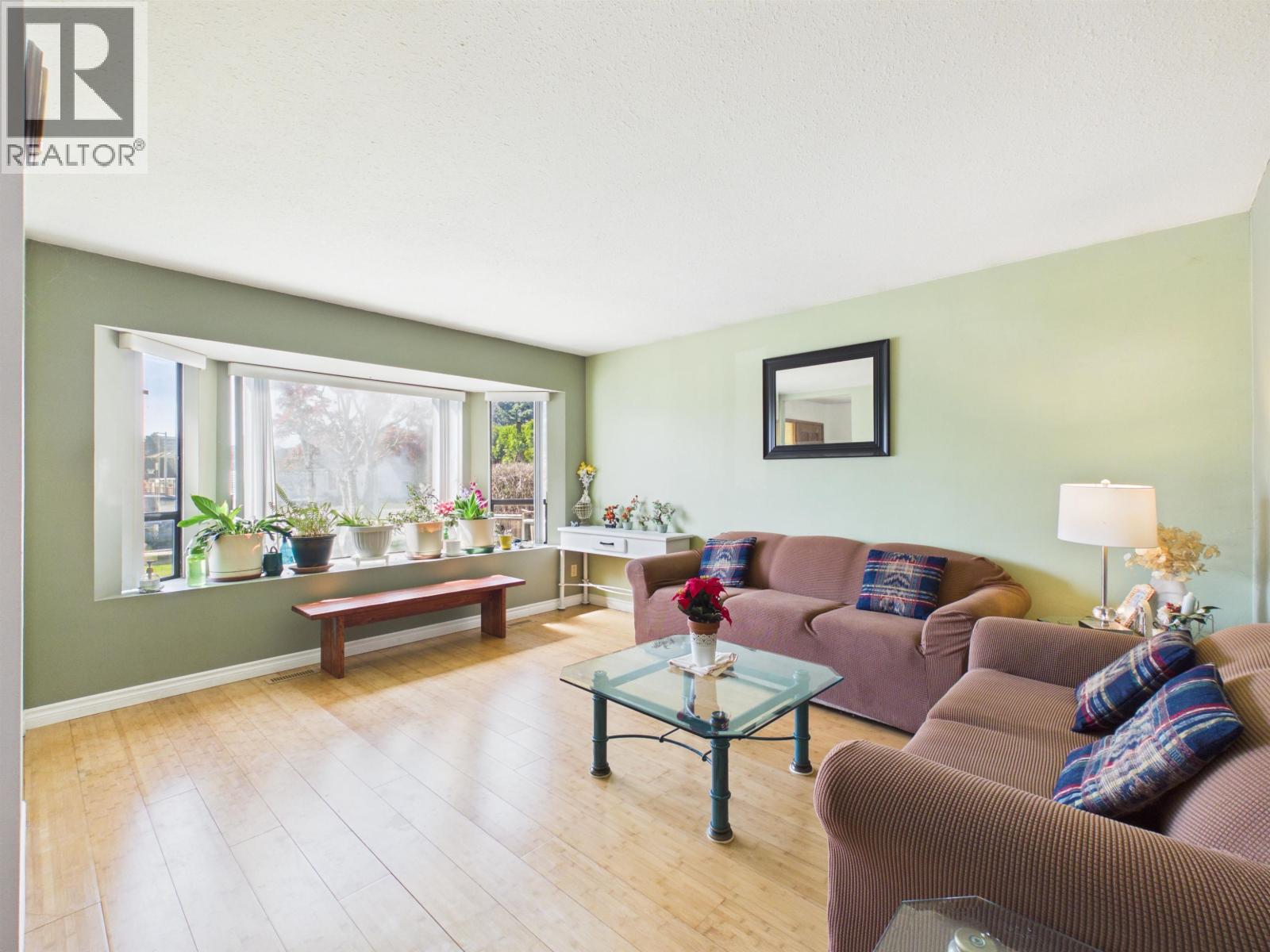 2480 Mclennan Avenue Property Photo 3