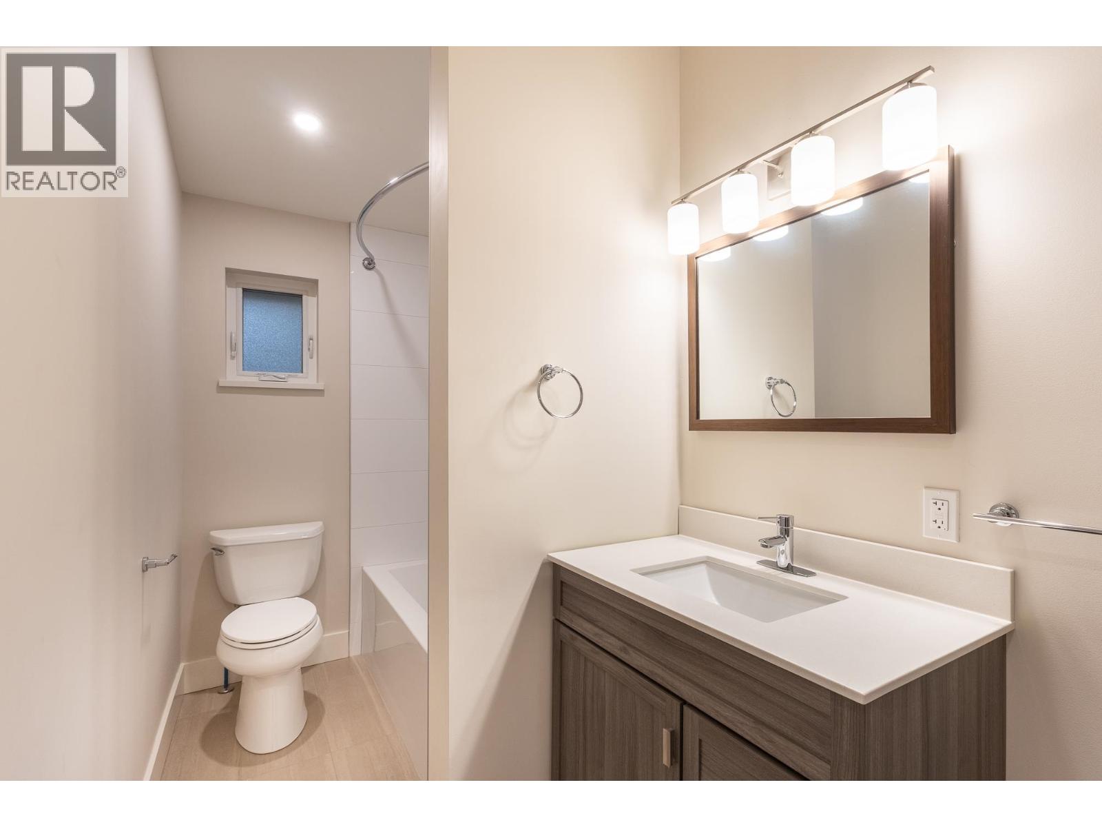 914 Gower Point Road Property Photo 16