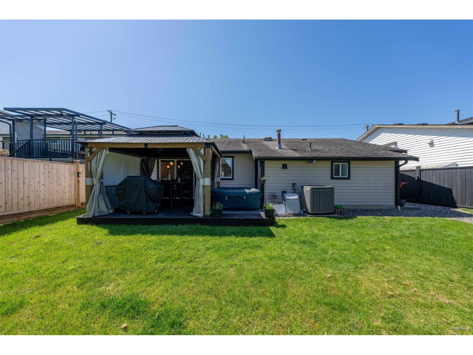 9454 213 Street Property Photo 3