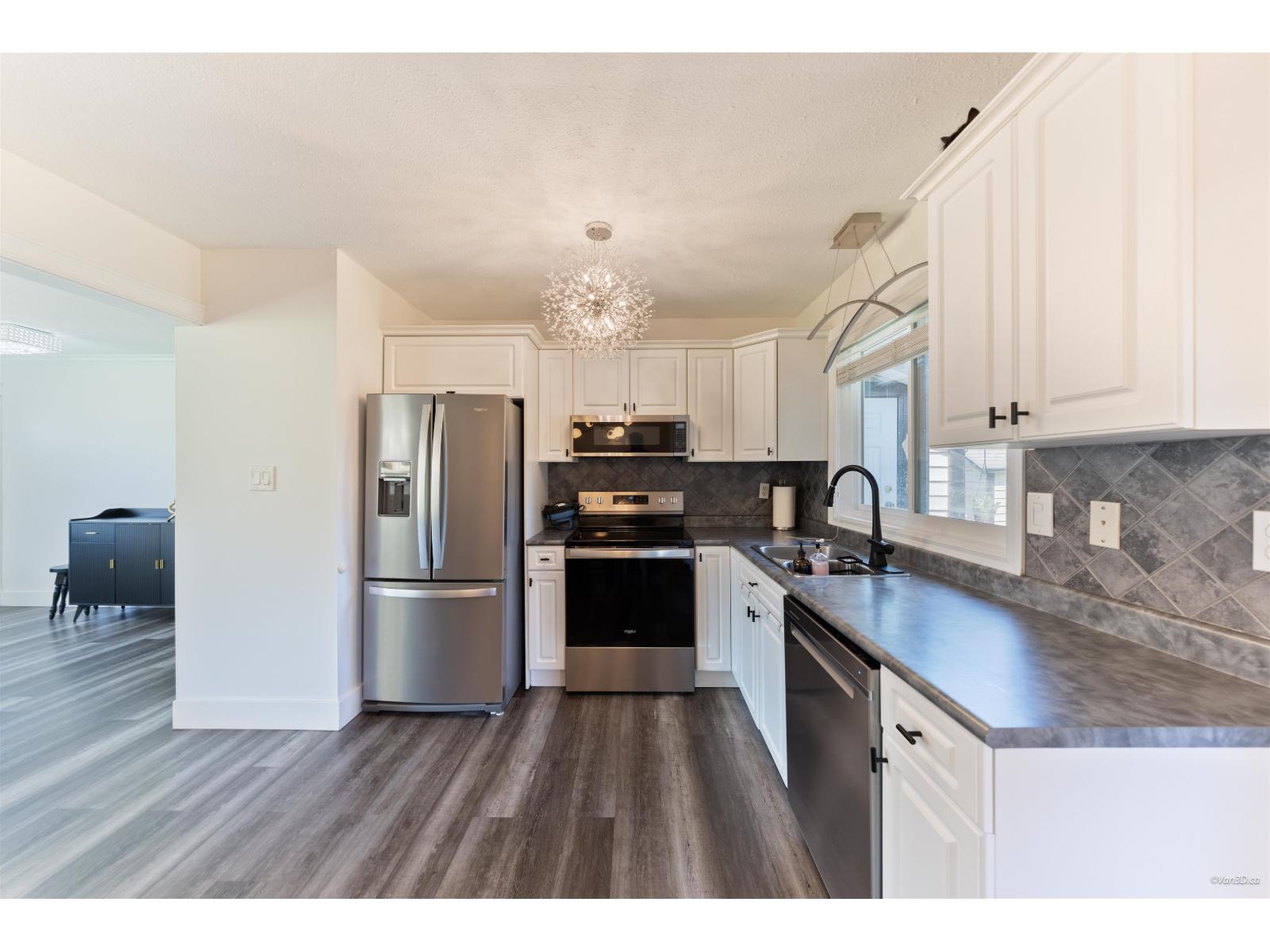 9454 213 Street Property Photo 7