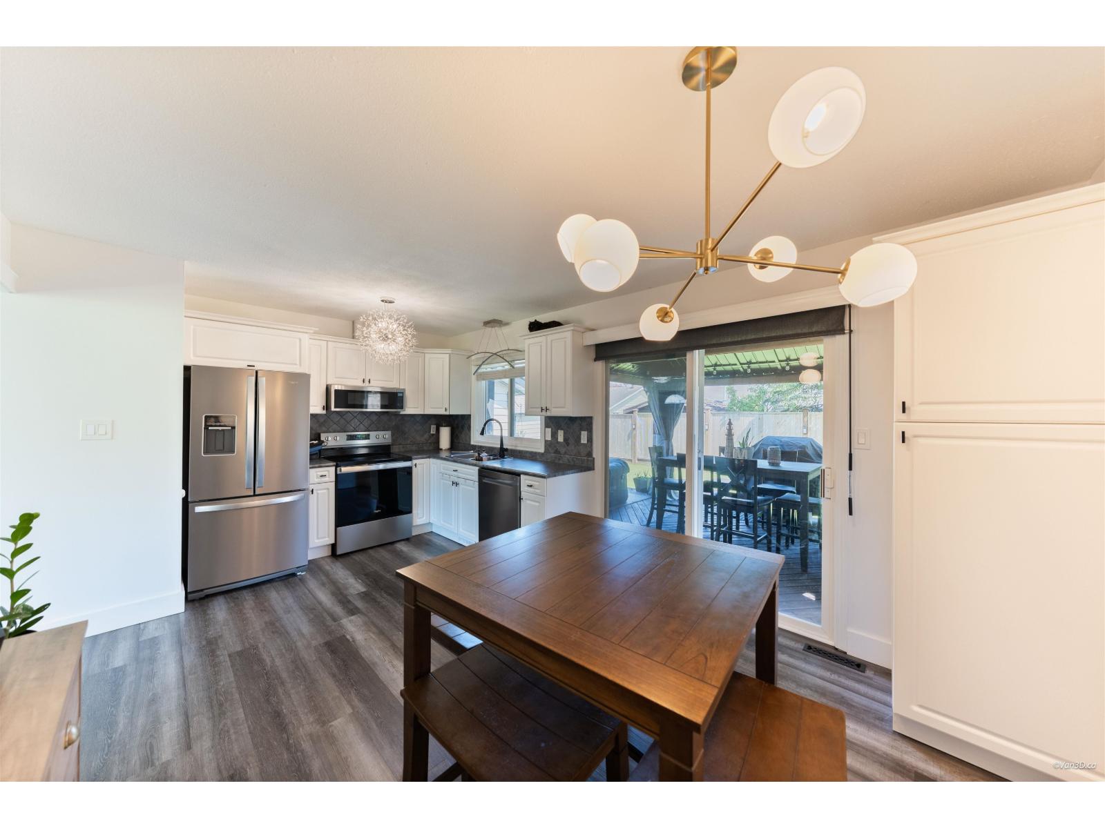 9454 213 Street Property Photo 8