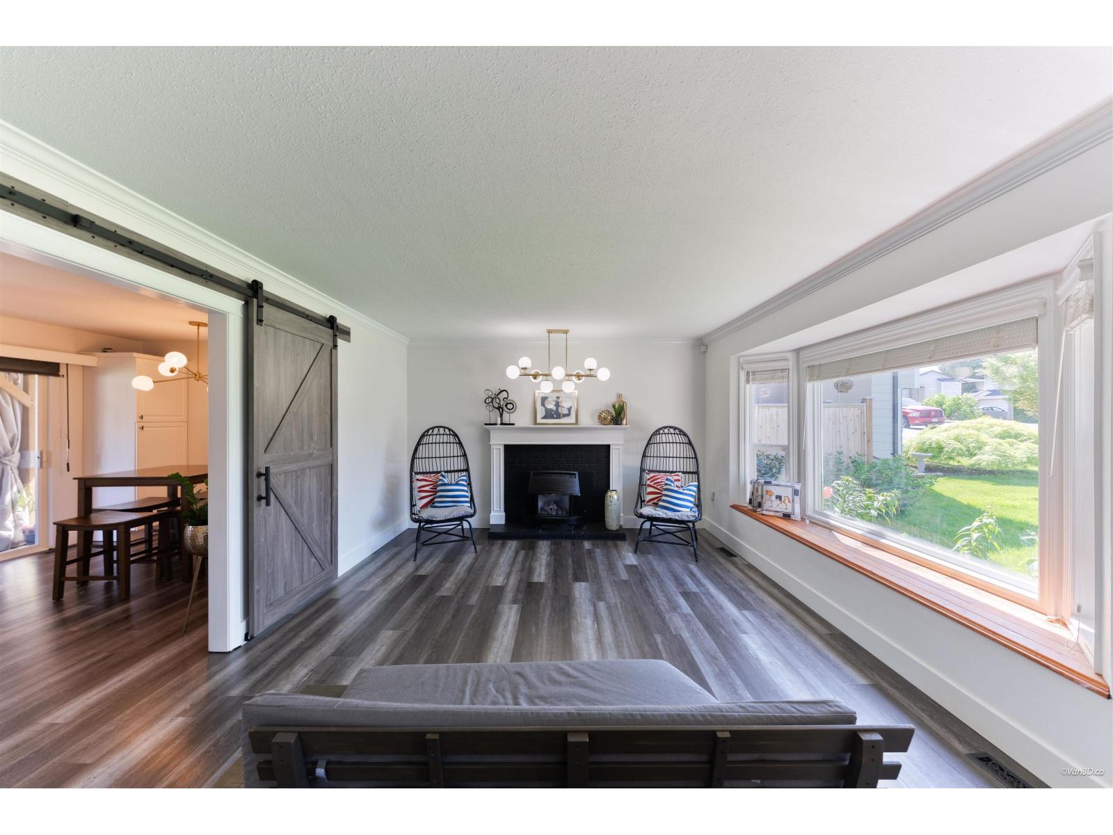 9454 213 Street Property Photo 10