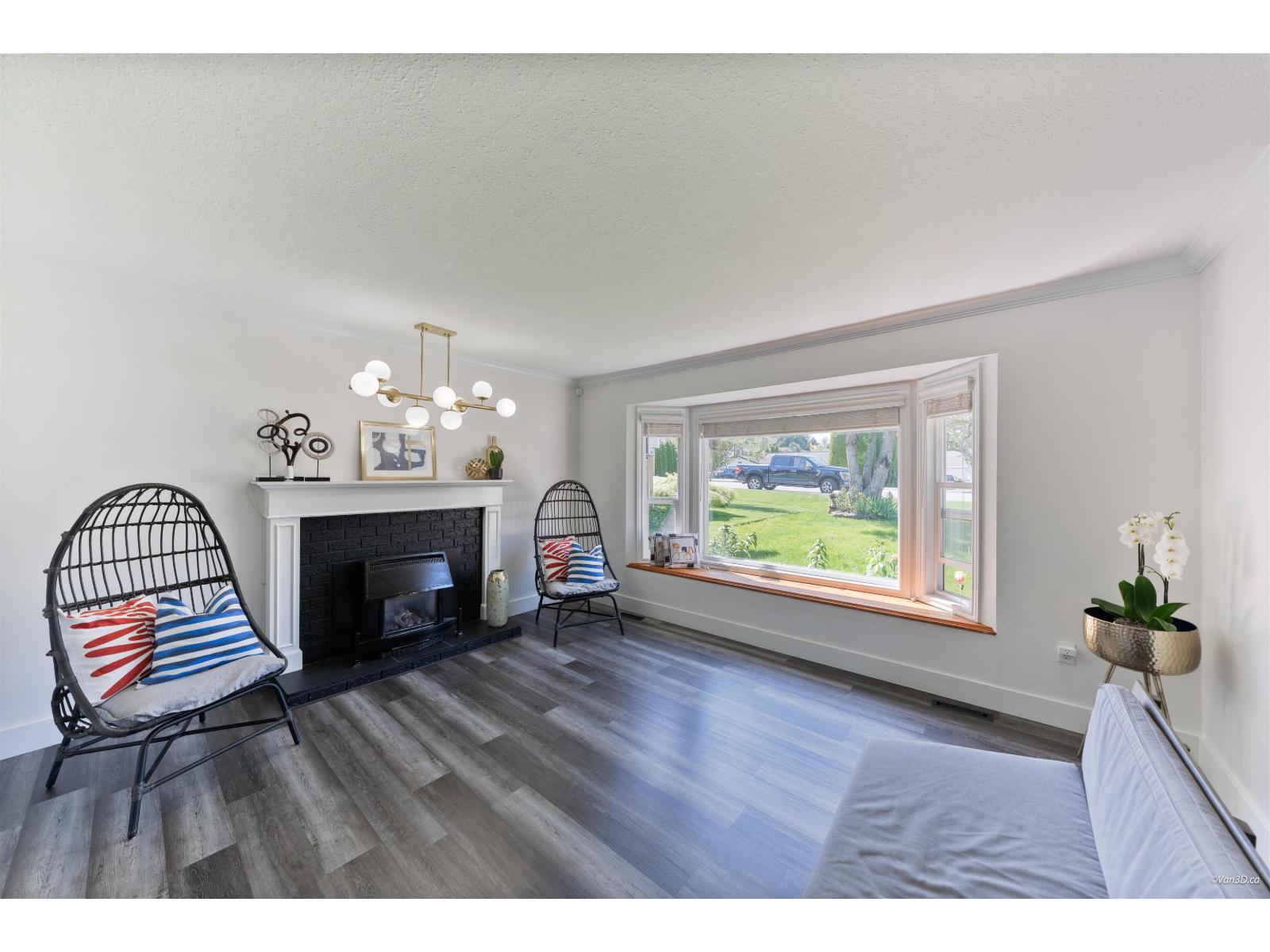 9454 213 Street Property Photo 11