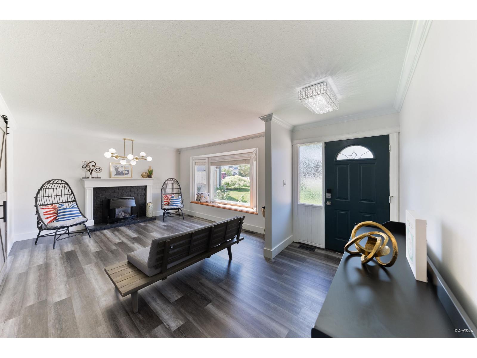 9454 213 Street Property Photo 12