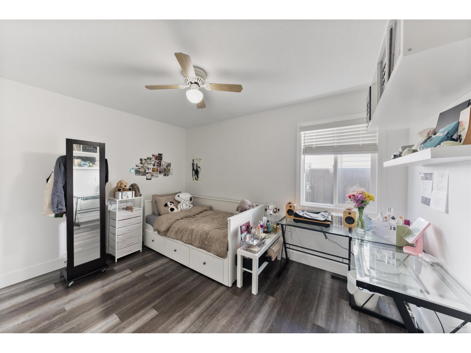 9454 213 Street Property Photo 14