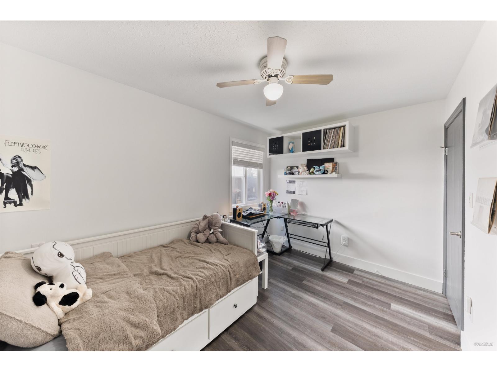 9454 213 Street Property Photo 15