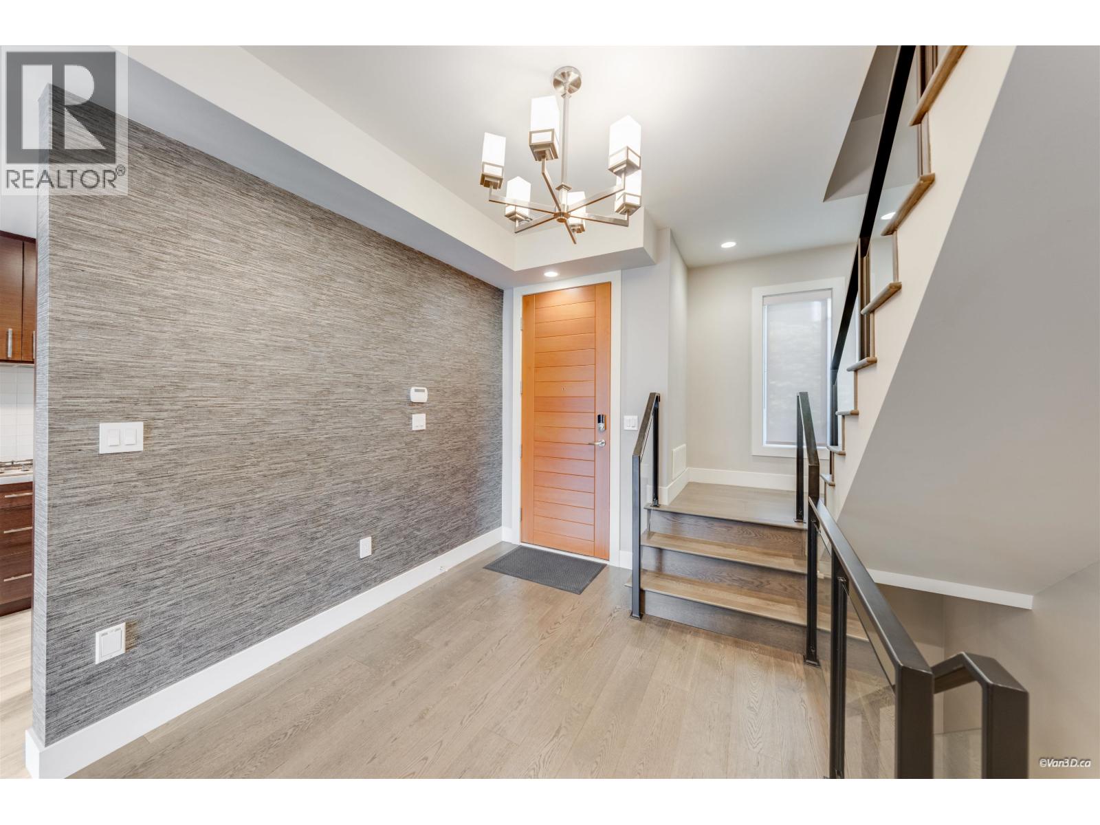 453 13th Street Property Photo 2