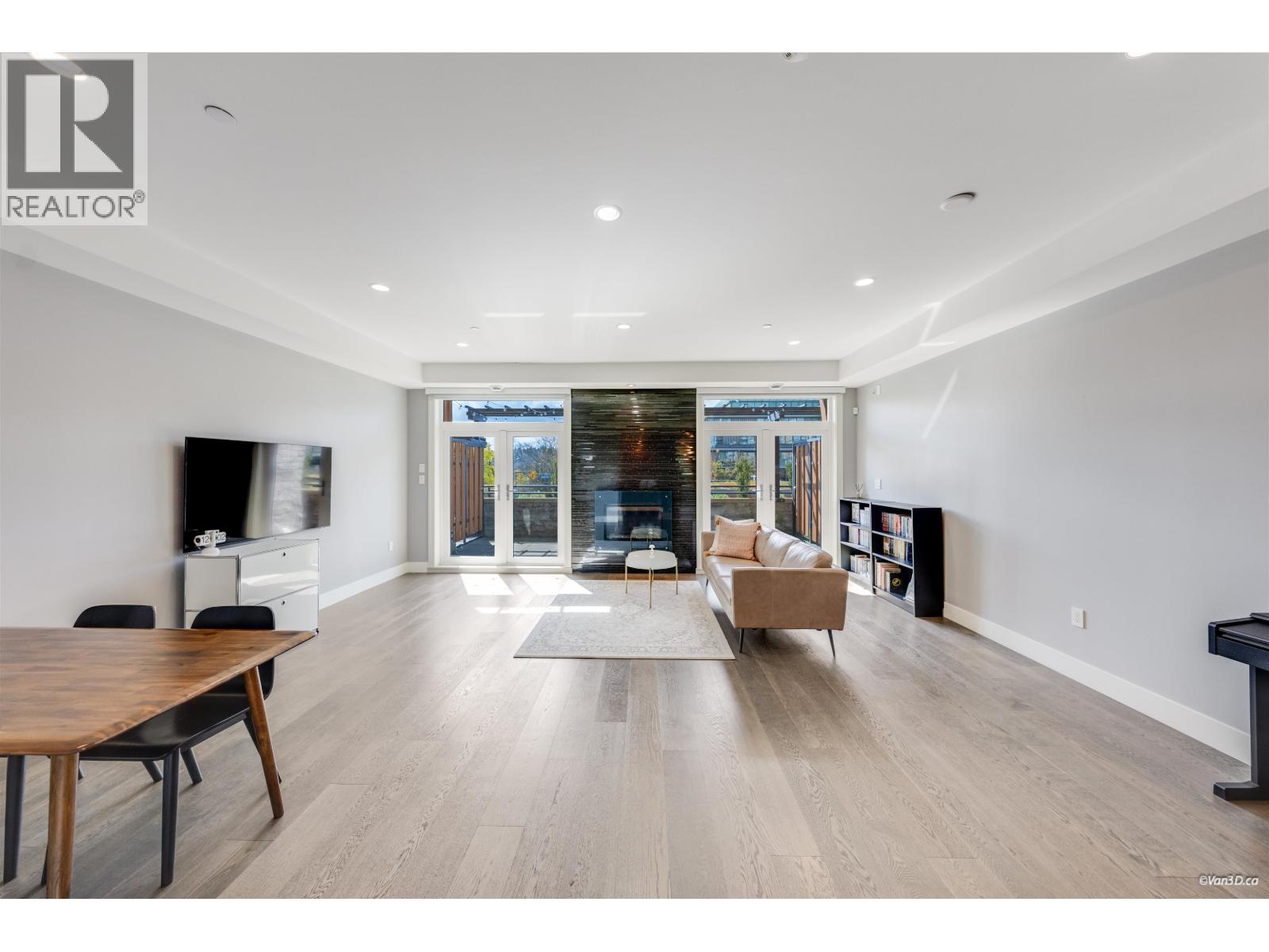 453 13th Street Property Photo 5