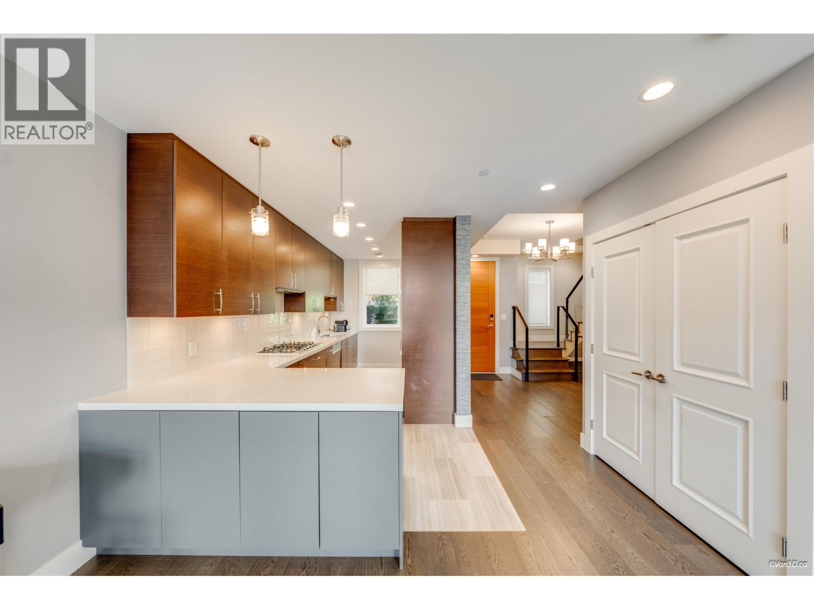 453 13th Street Property Photo 10