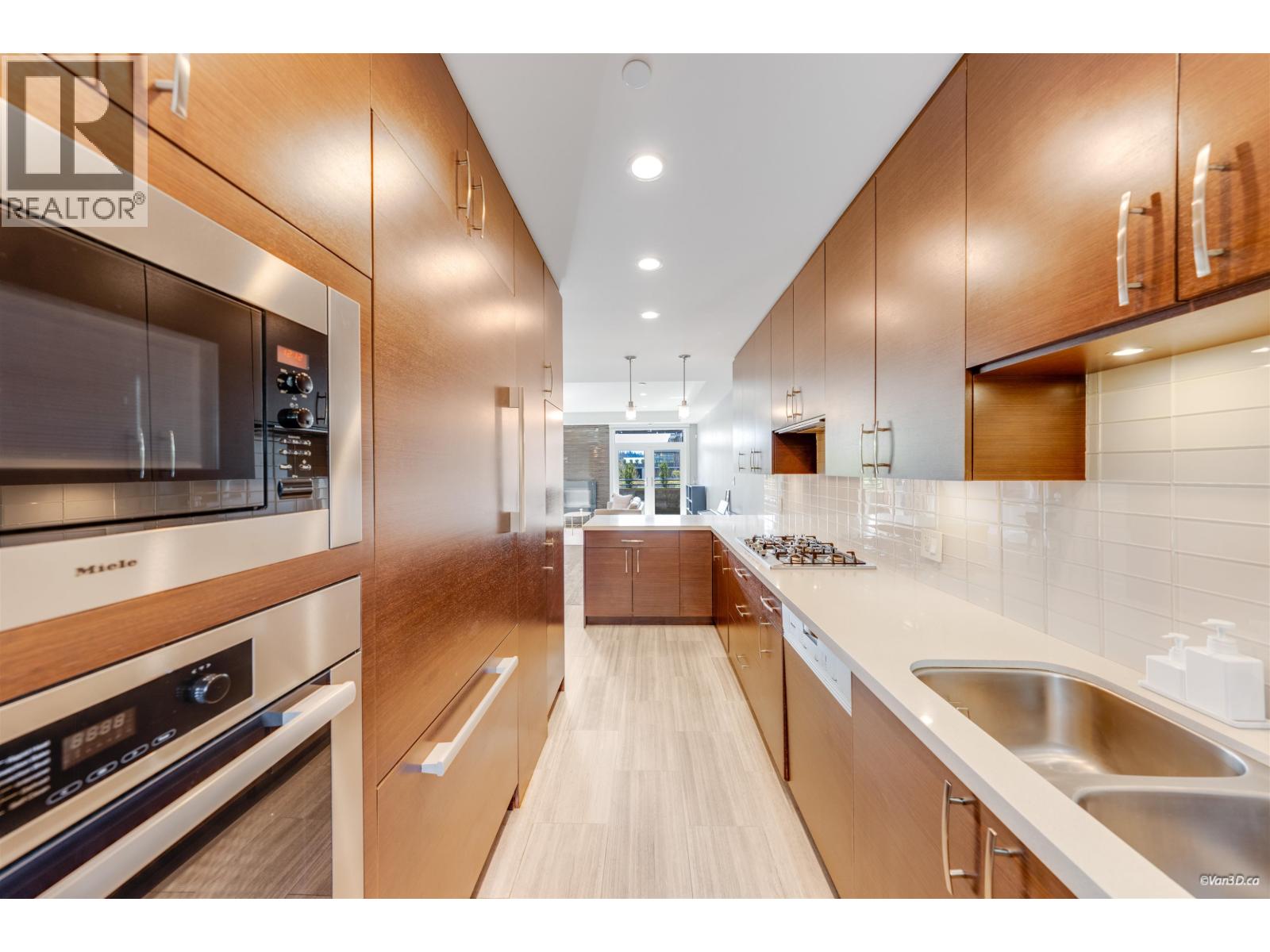 453 13th Street Property Photo 12