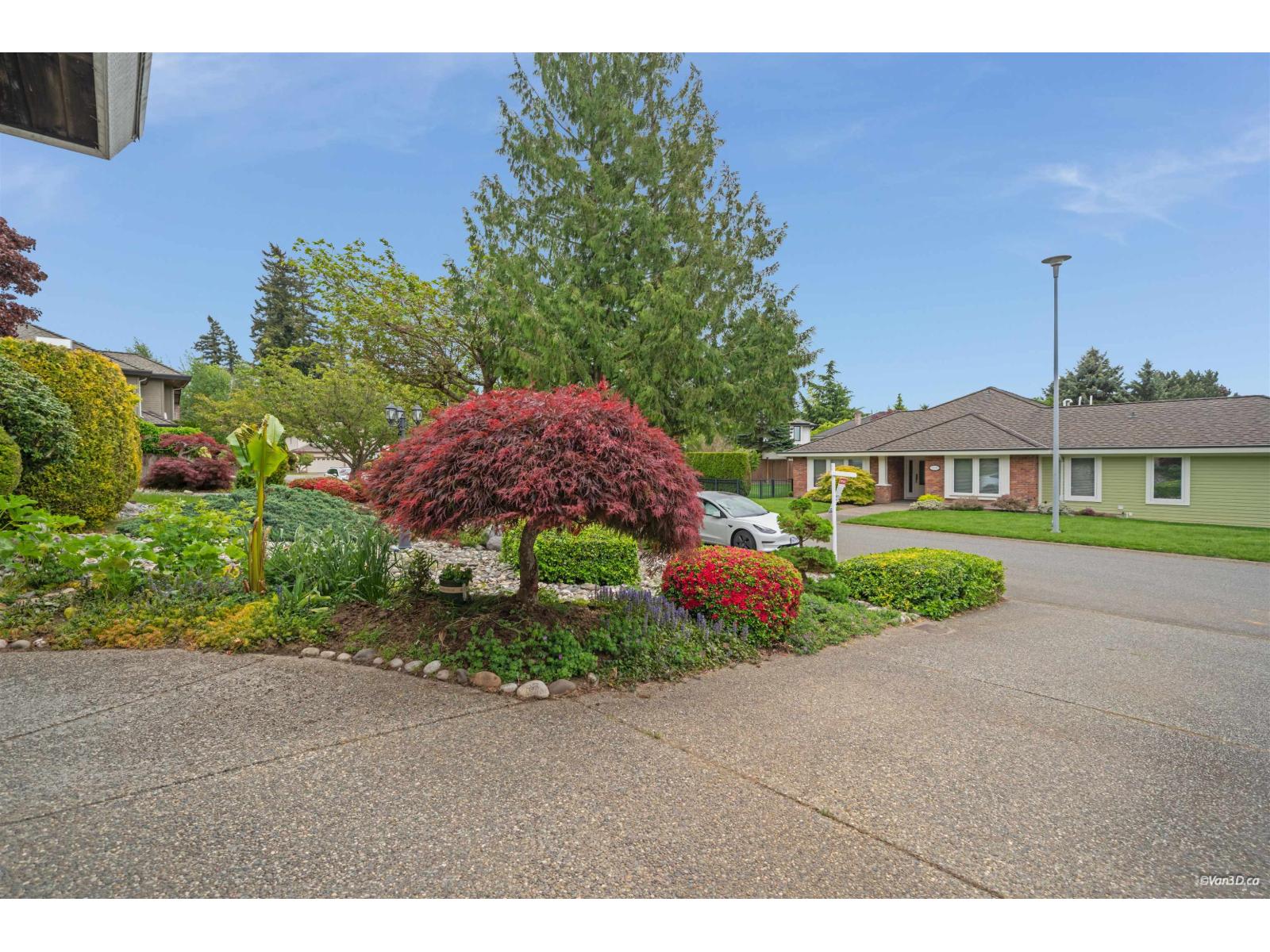 15023 21b Avenue Property Photo 4
