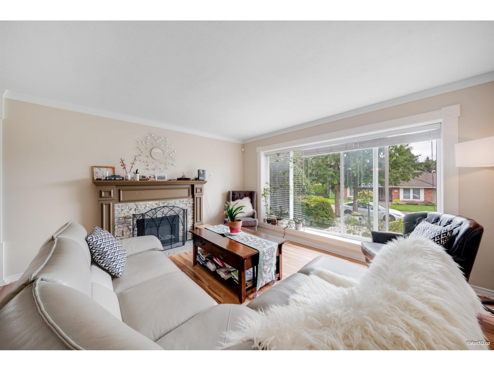 15023 21b Avenue Property Photo 5