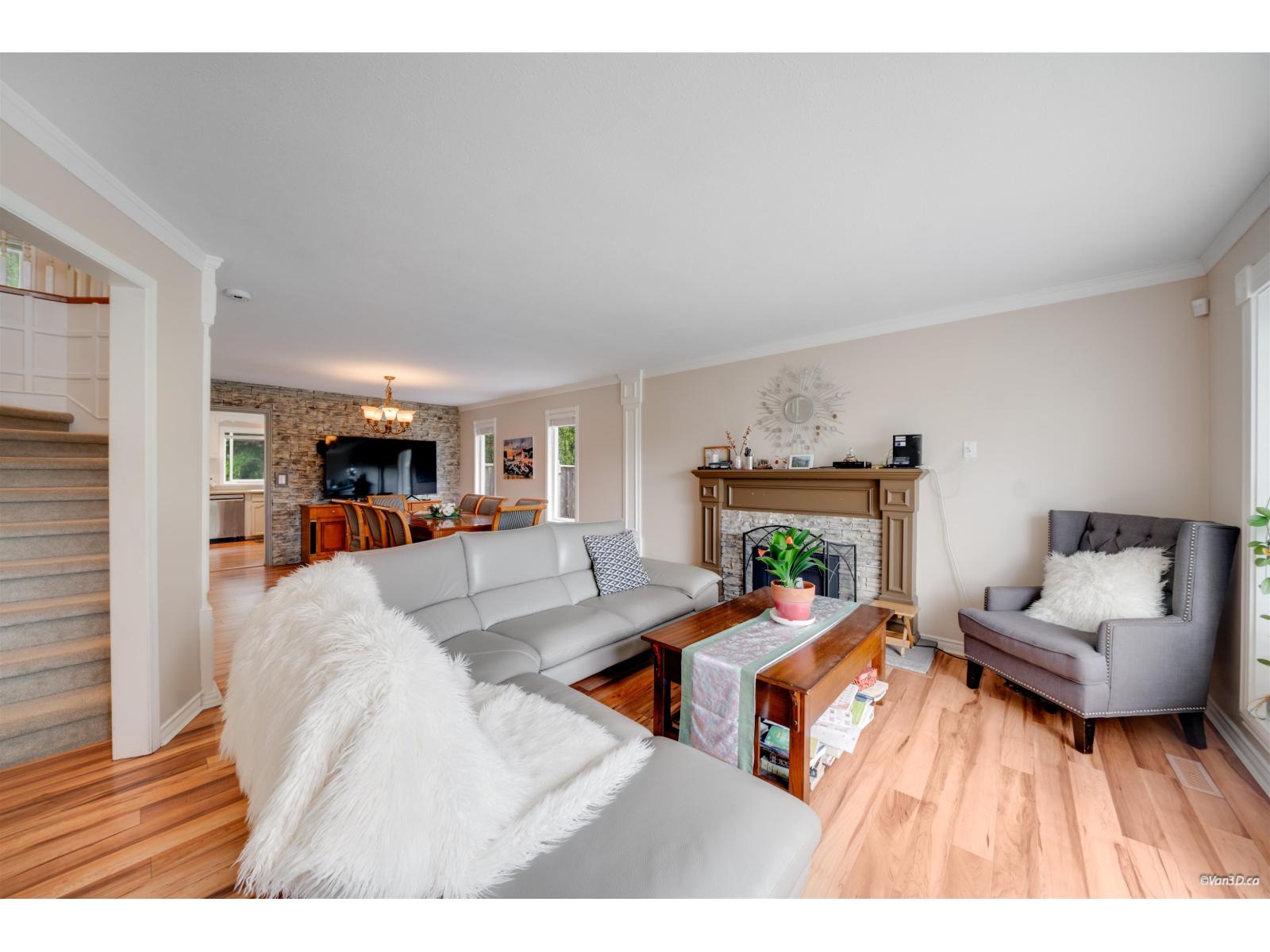 15023 21b Avenue Property Photo 6