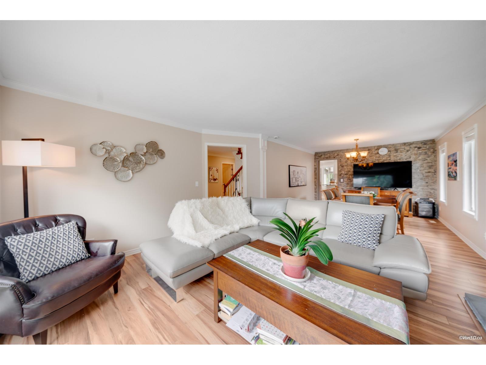 15023 21b Avenue Property Photo 7