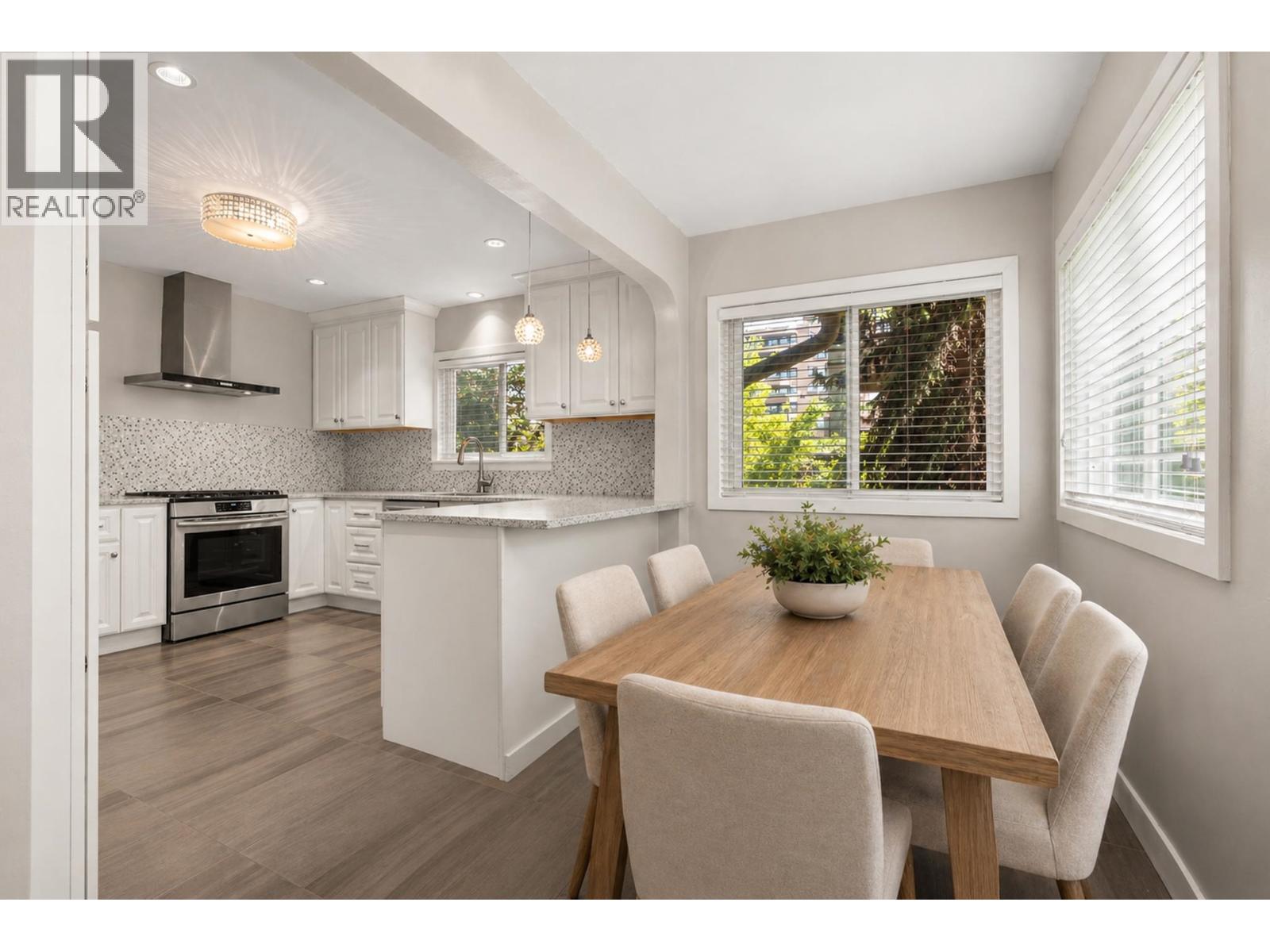 212 Mowat Street Property Photo 8