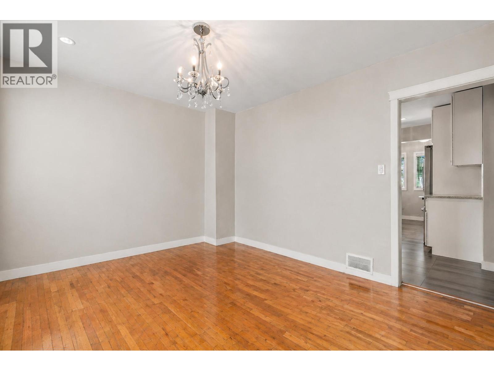 212 Mowat Street Property Photo 10