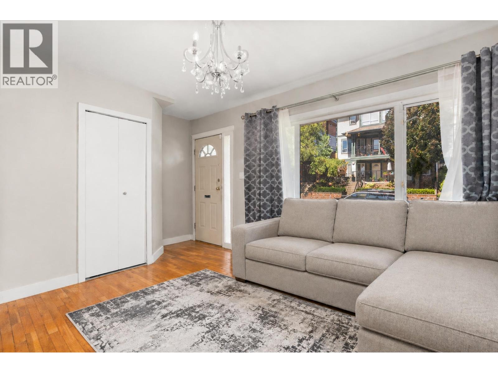 212 Mowat Street Property Photo 11