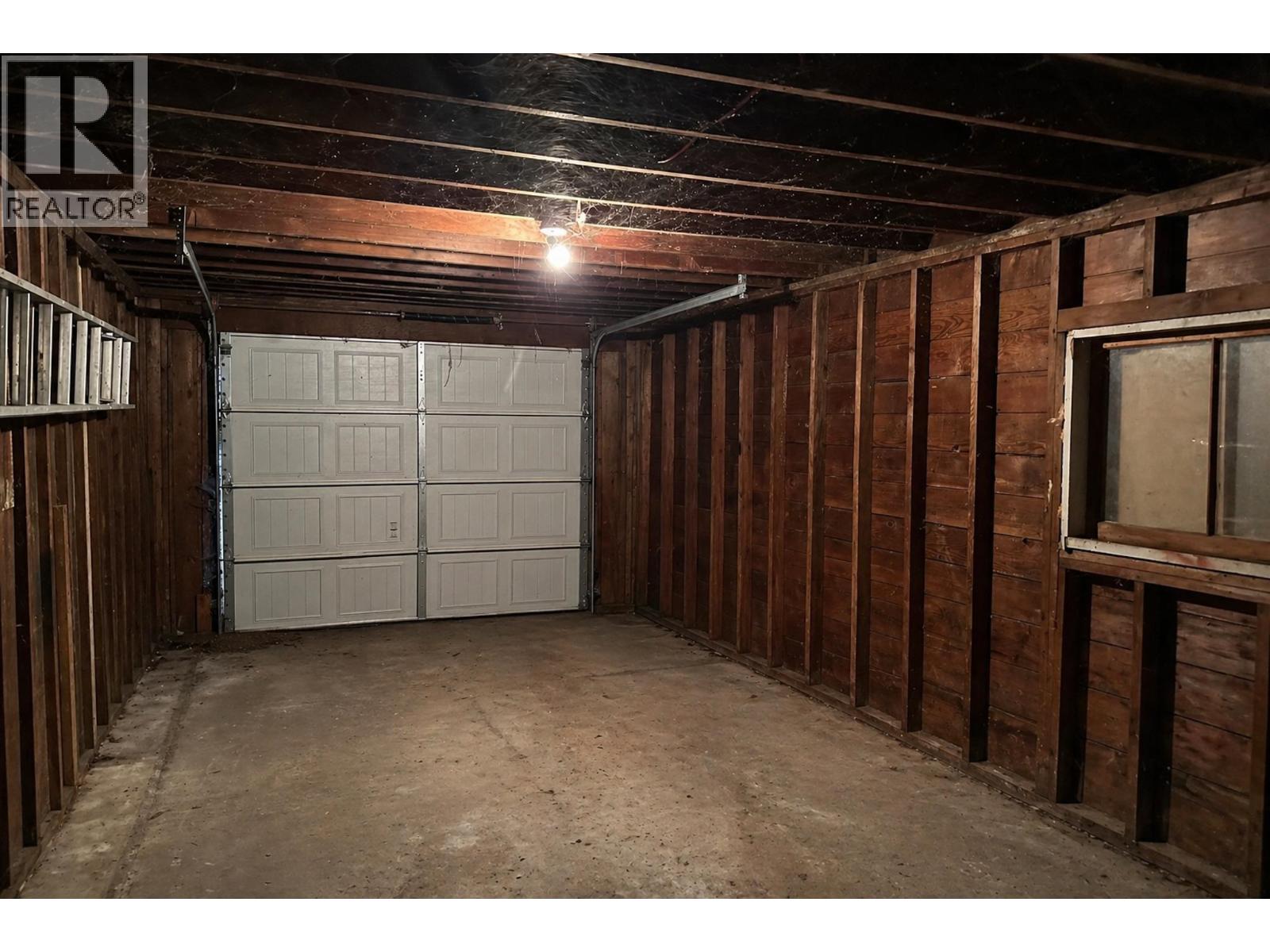 212 Mowat Street Property Photo 13