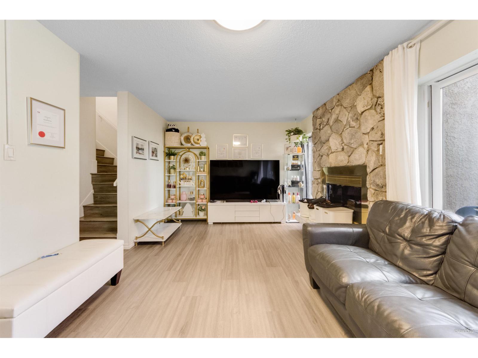 72 13756 Central Avenue Property Photo 5