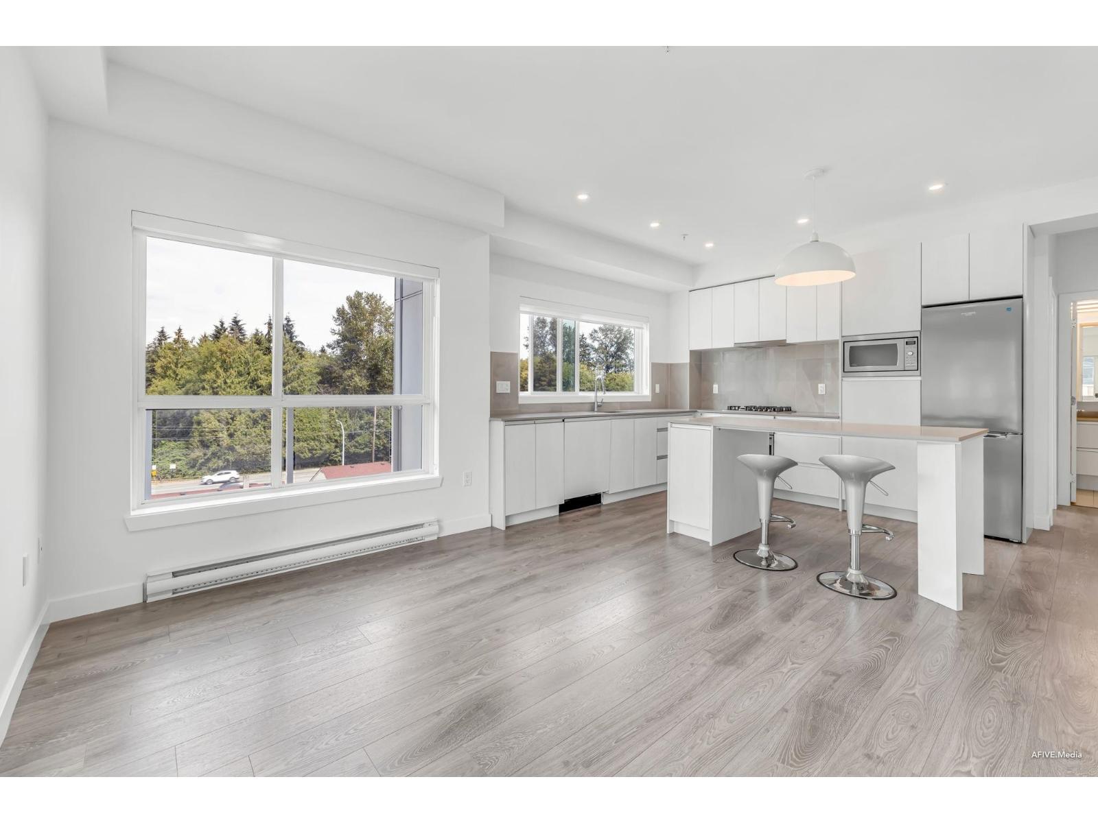 401 14225 103a Avenue Property Photo 6