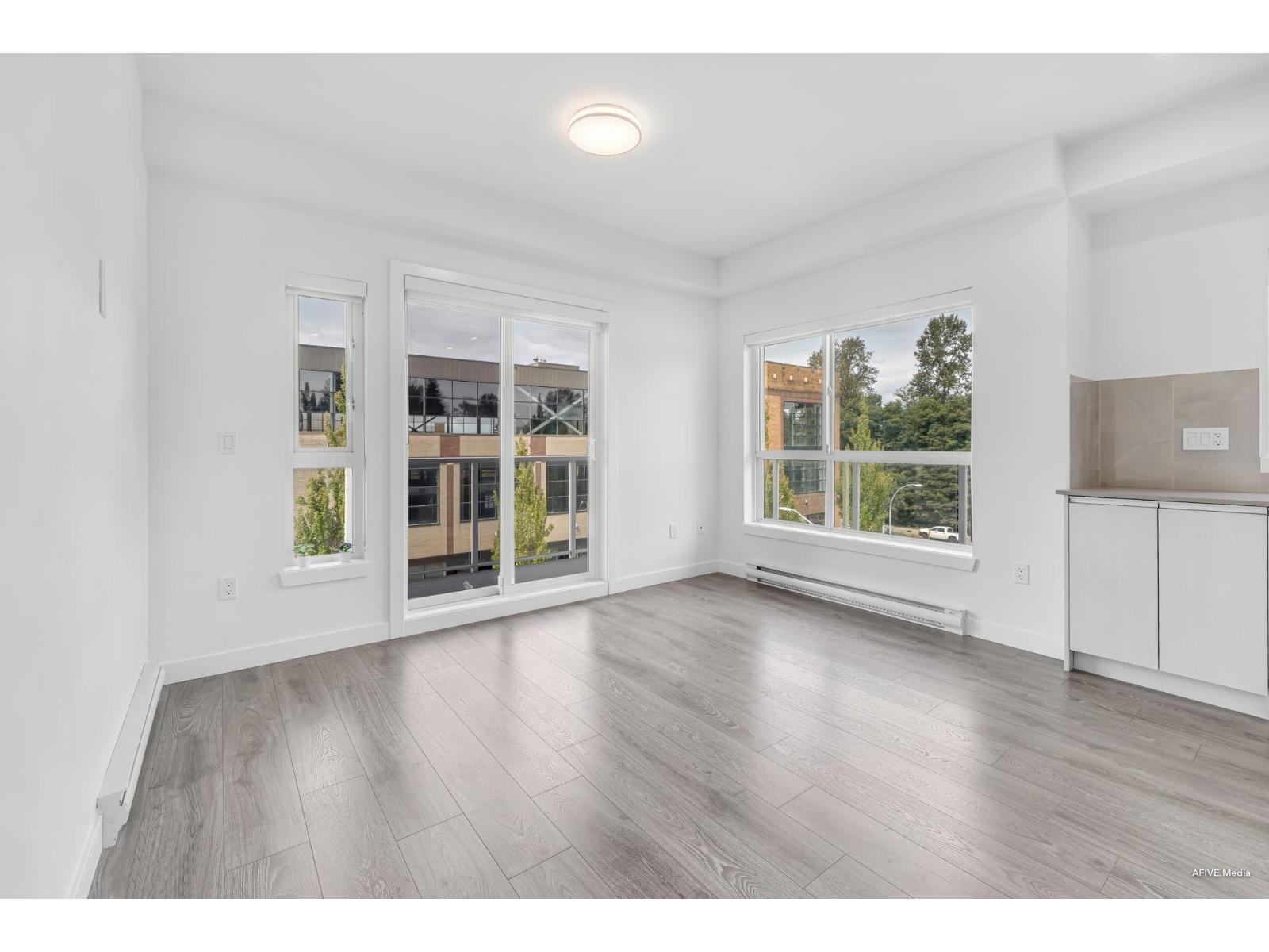 401 14225 103a Avenue Property Photo 7