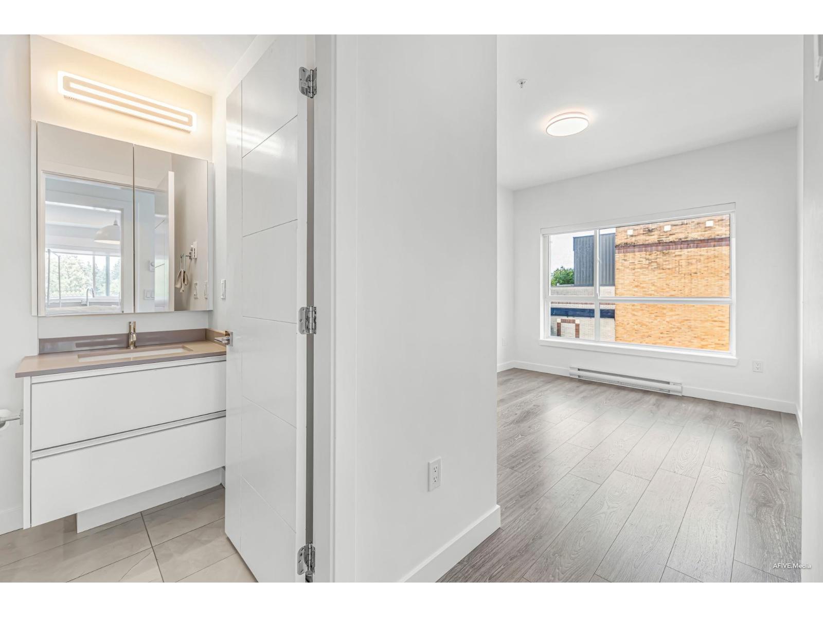 401 14225 103a Avenue Property Photo 10