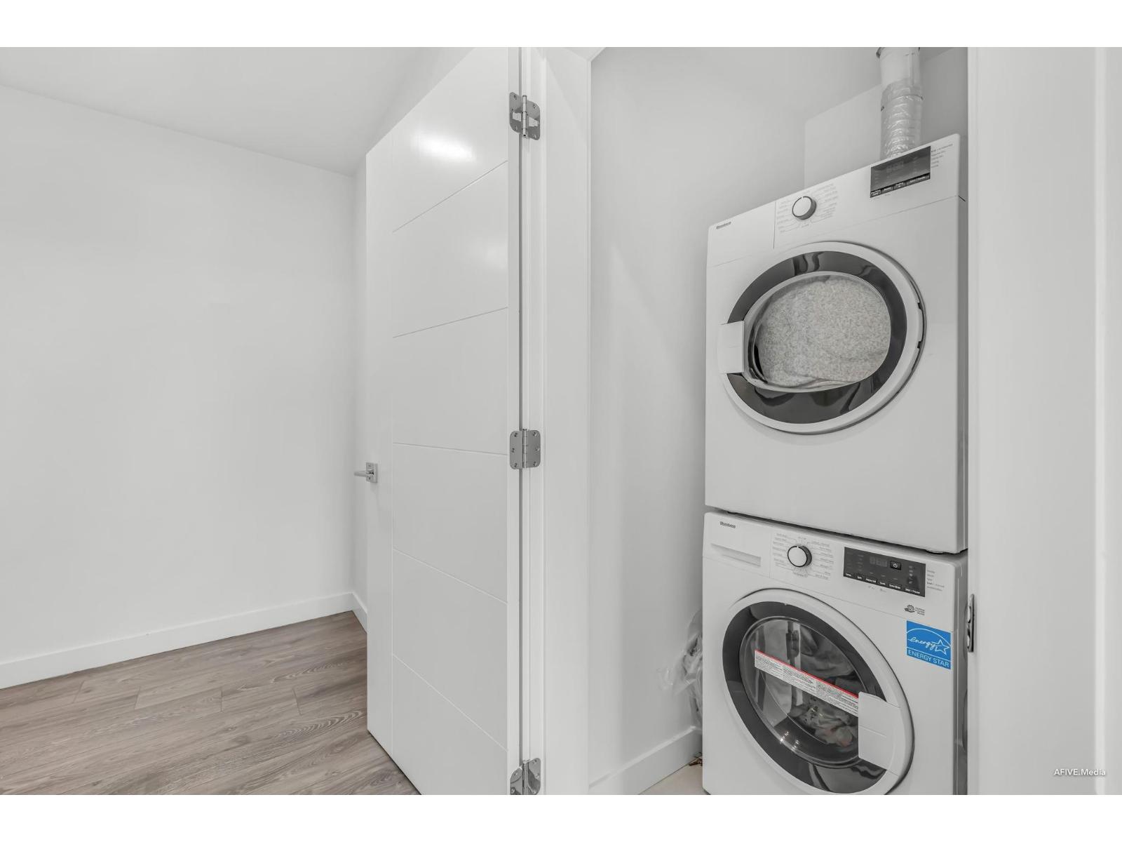 401 14225 103a Avenue Property Photo 12