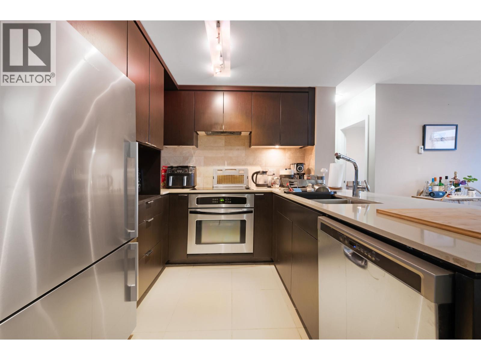 1304 1320 Chesterfield Avenue Property Photo 9