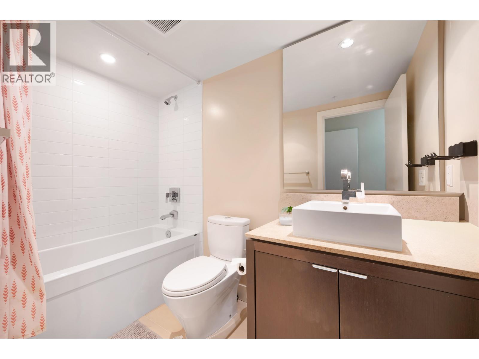 1304 1320 Chesterfield Avenue Property Photo 14