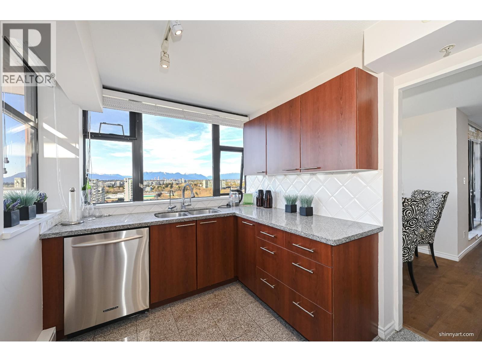 1702 5933 Cooney Road Property Photo 14