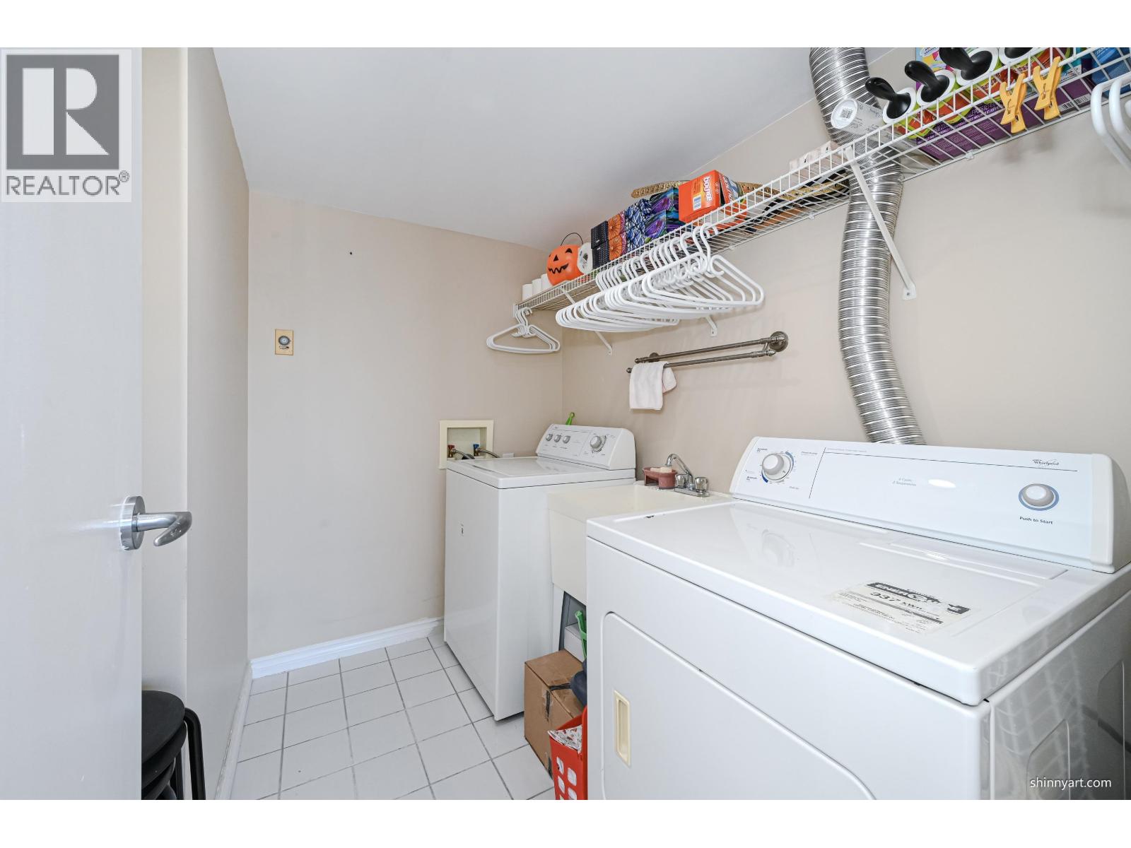 1702 5933 Cooney Road Property Photo 32