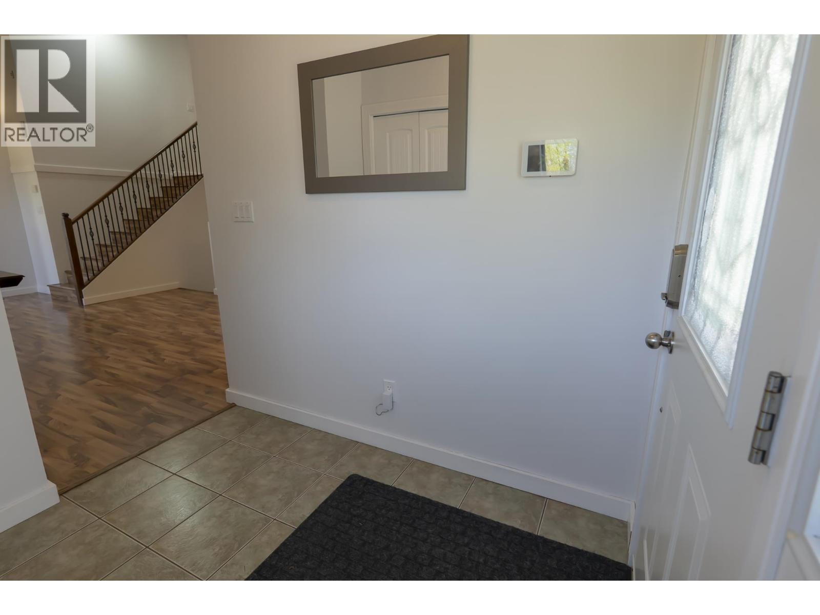 335 W 6th Street Property Photo 8
