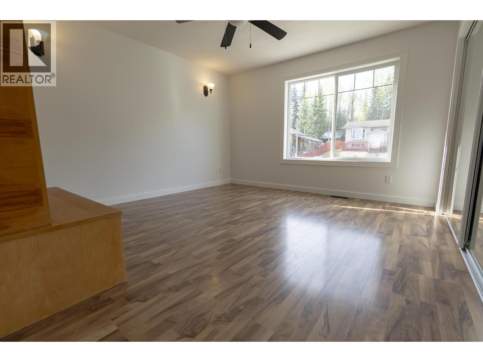 335 W 6th Street Property Photo 13