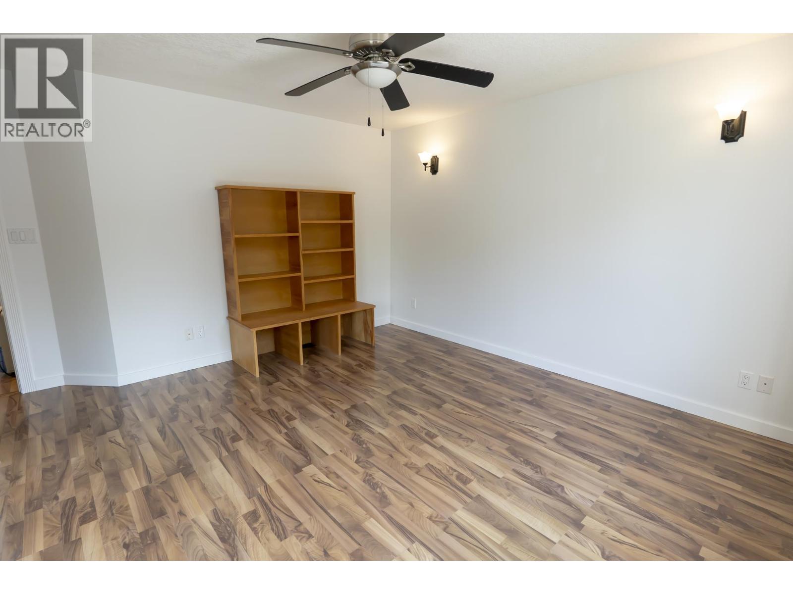 335 W 6th Street Property Photo 14
