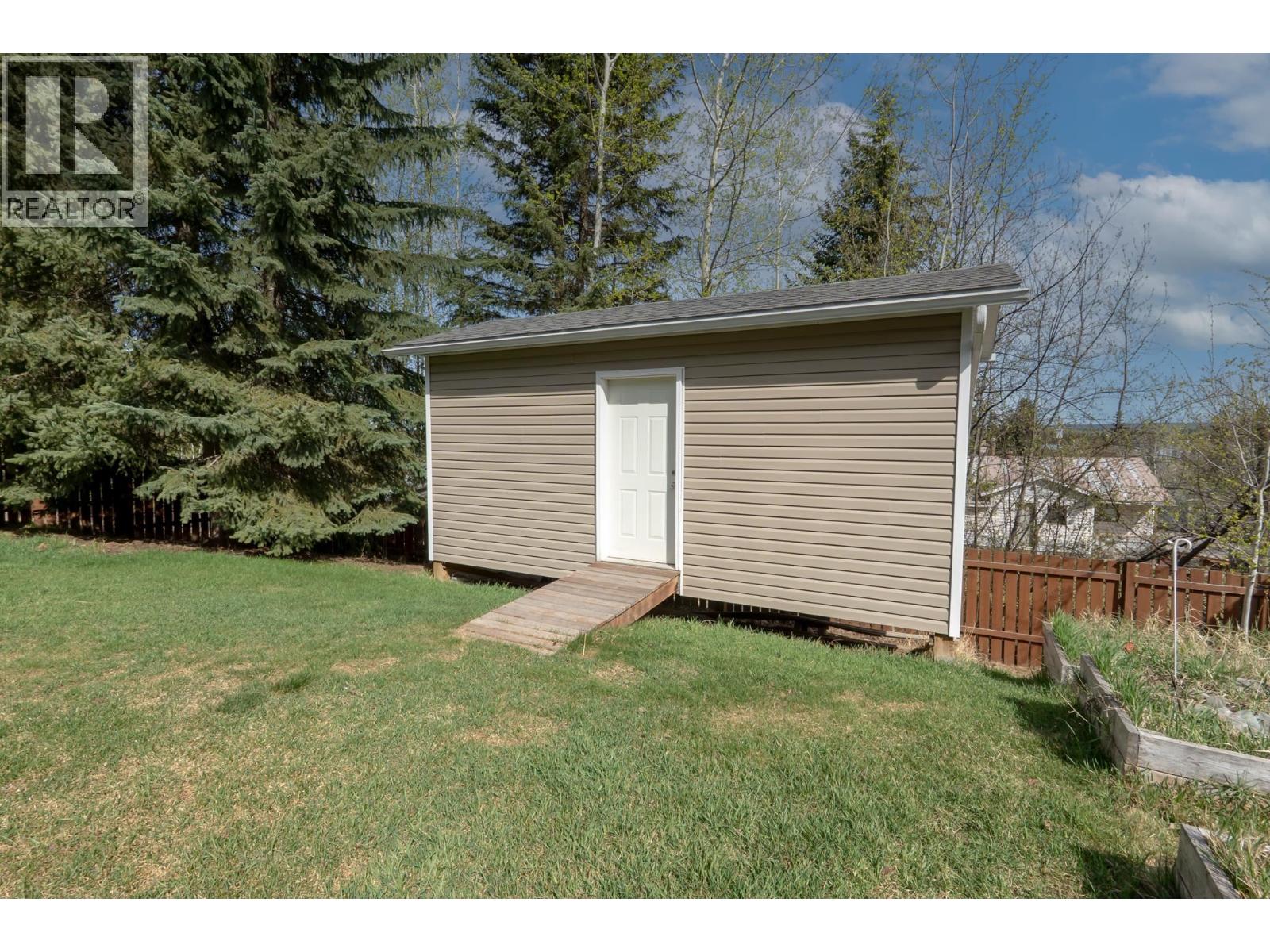 335 W 6th Street Property Photo 24