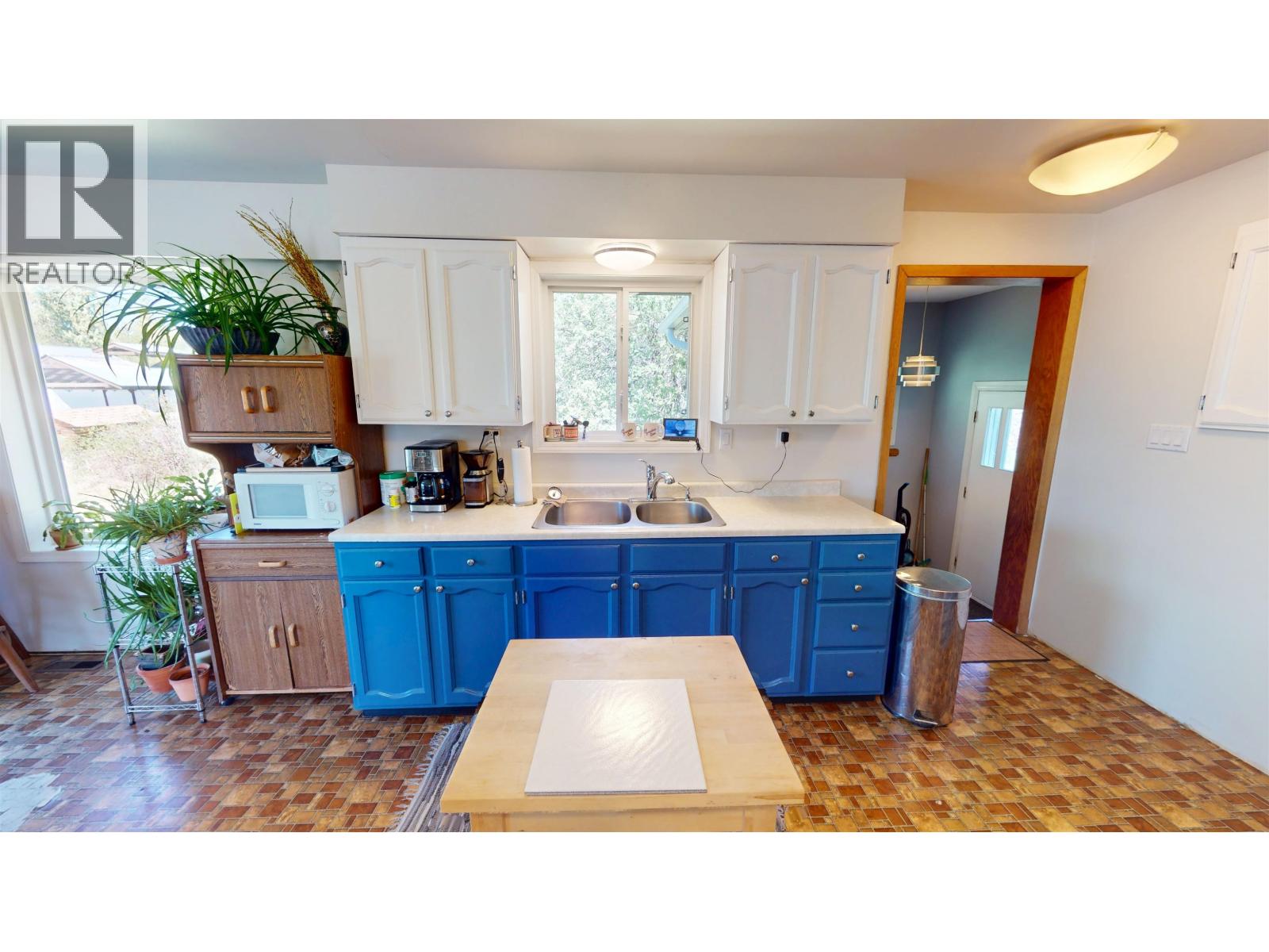 1890 Birch Avenue Property Photo 6