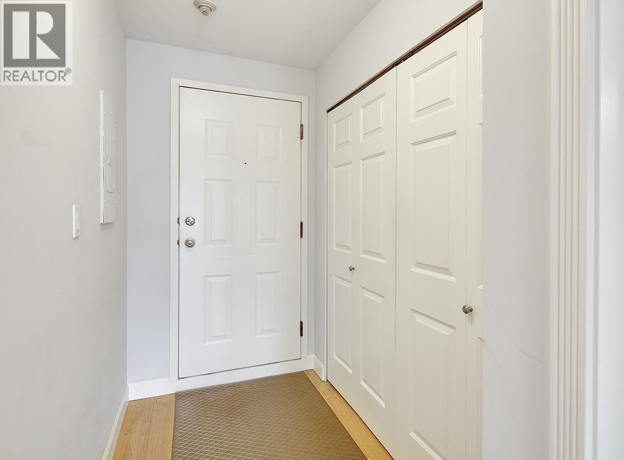 203 985 W 10th Avenue Property Photo 21