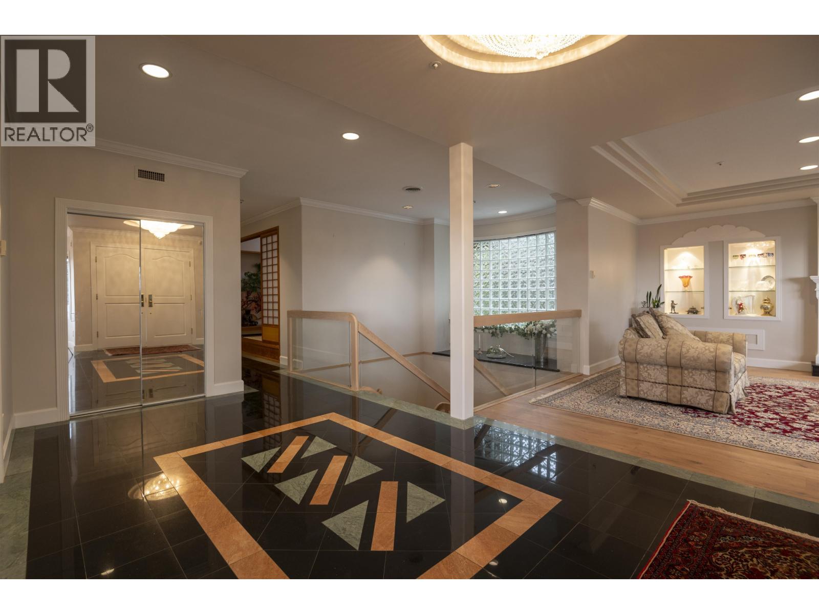 2572 Westhill Close Property Photo 2