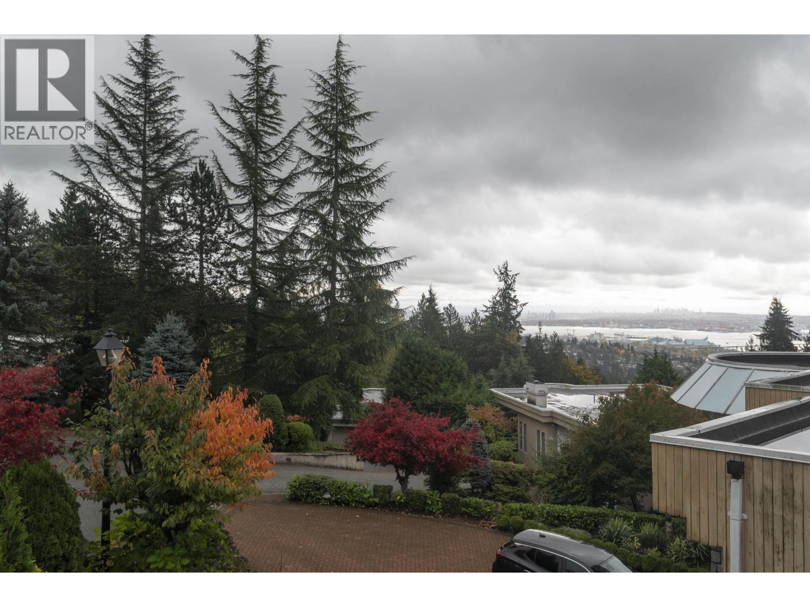2572 Westhill Close Property Photo 8