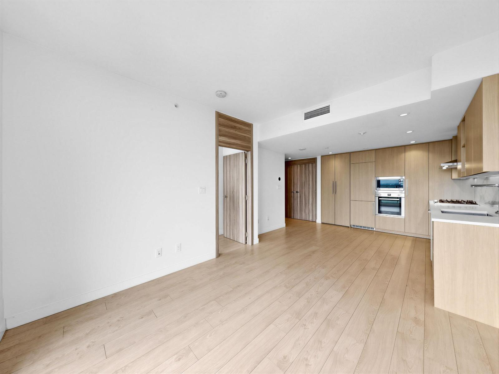 3705 9887 Whalley Boulevard Property Photo 10