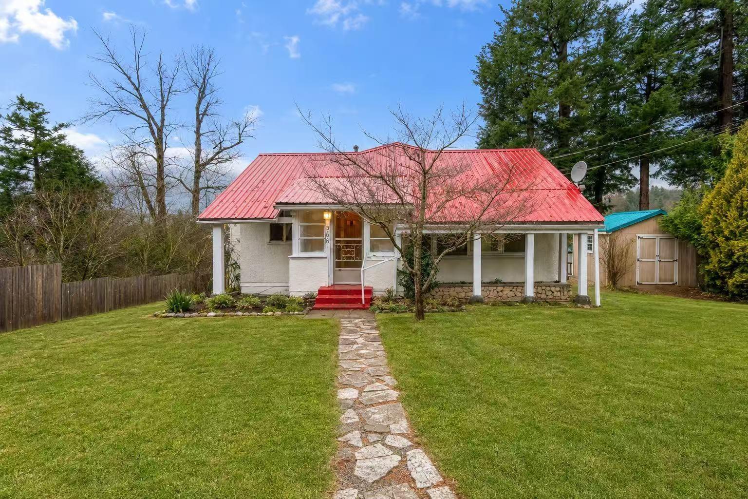 366 WATER Avenue Property Photo 1