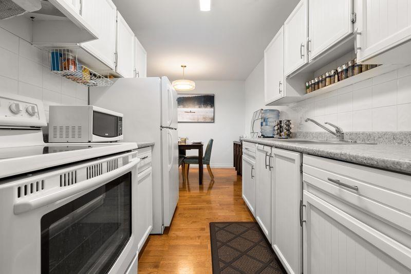 309 1444 Martin Street Property Photo 7