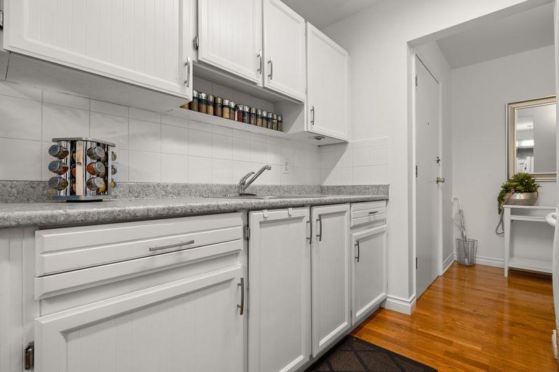 309 1444 Martin Street Property Photo 9
