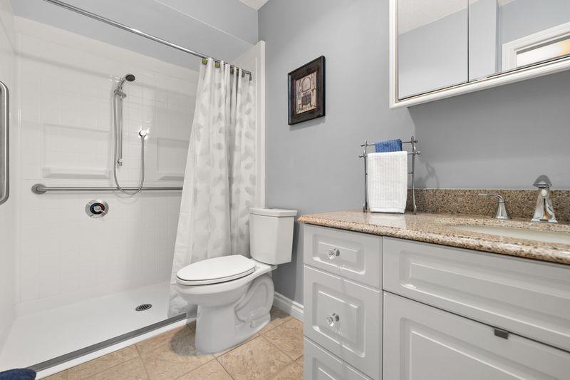 309 1444 Martin Street Property Photo 15
