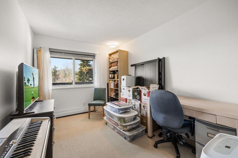 309 1444 Martin Street Property Photo 18