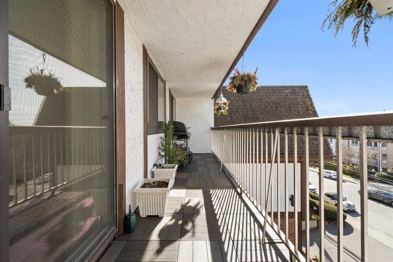 309 1444 Martin Street Property Photo 21