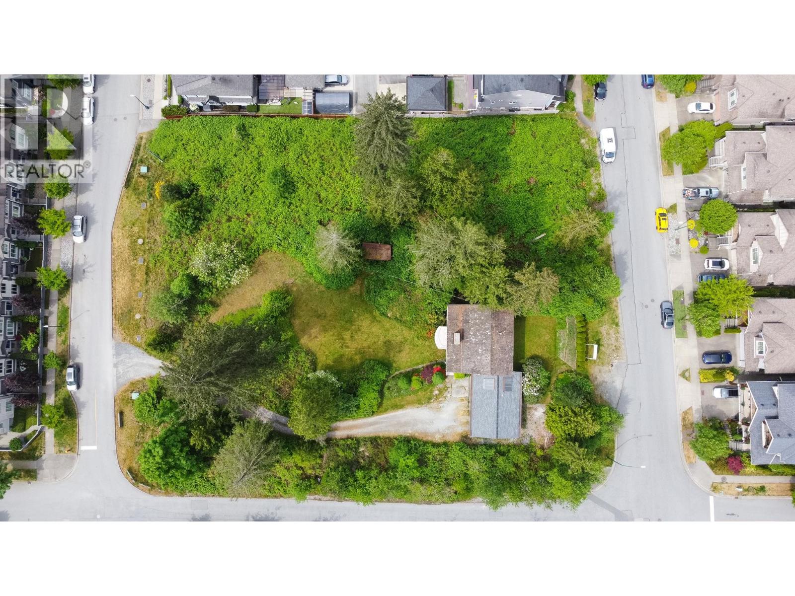 3417 E Roxton Avenue Property Photo 2