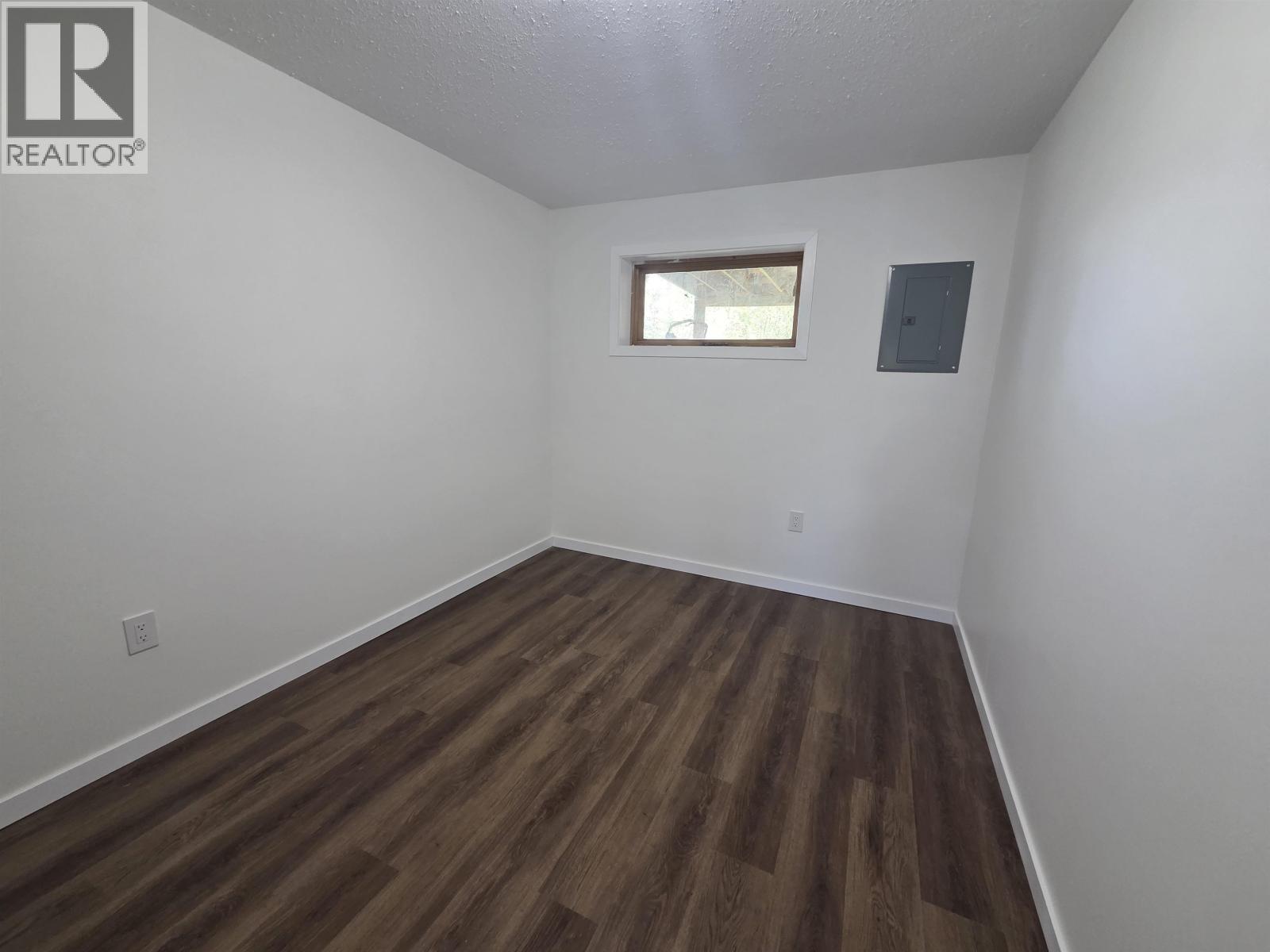 2402 Victoria Street Property Photo 18