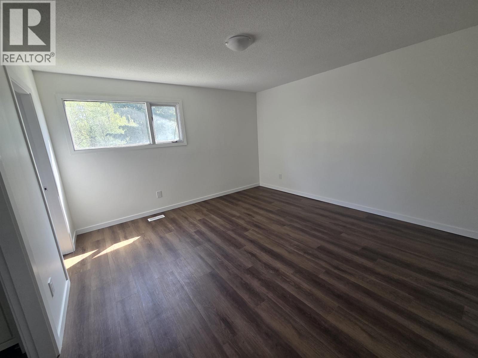 2402 Victoria Street Property Photo 20