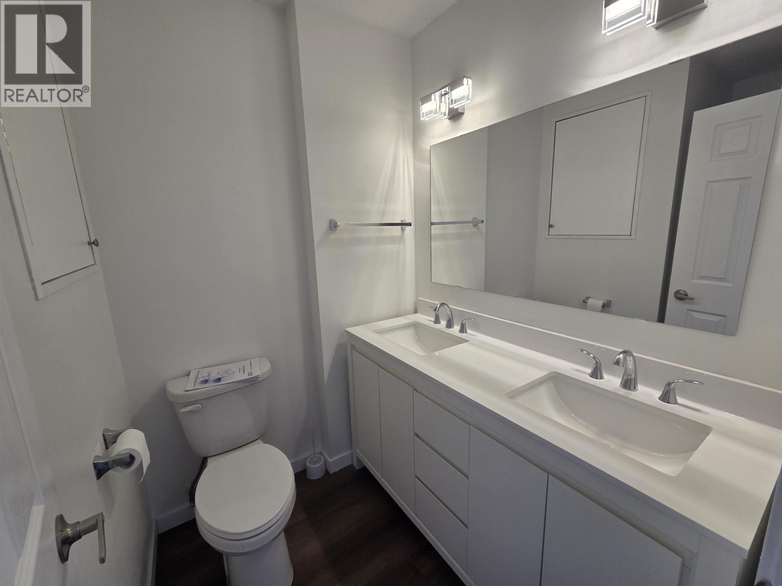 2402 Victoria Street Property Photo 22